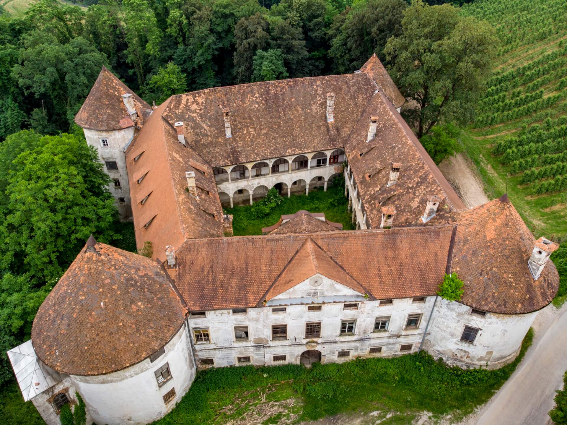 ZVKDS Bulletin Šrajbarski turn Castle