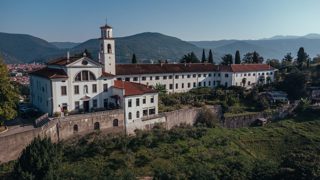 The Government adopts a decree declaring the Franciscan Monastery of Kostanjevica in Nova Gorica a monument of national importance